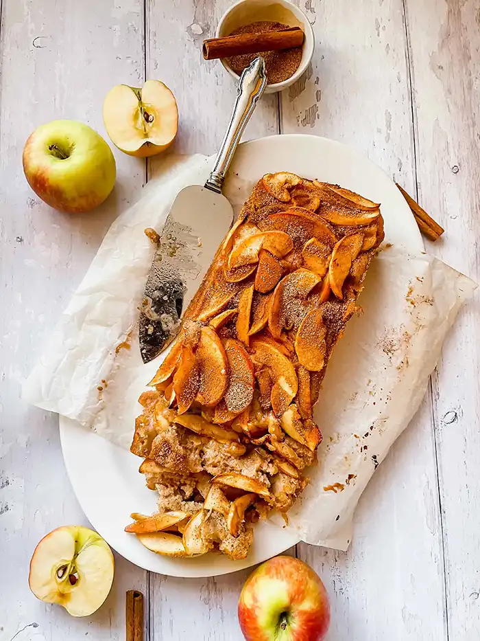 Easy-Autumnal-Apple-Loaf-Cake.jpg