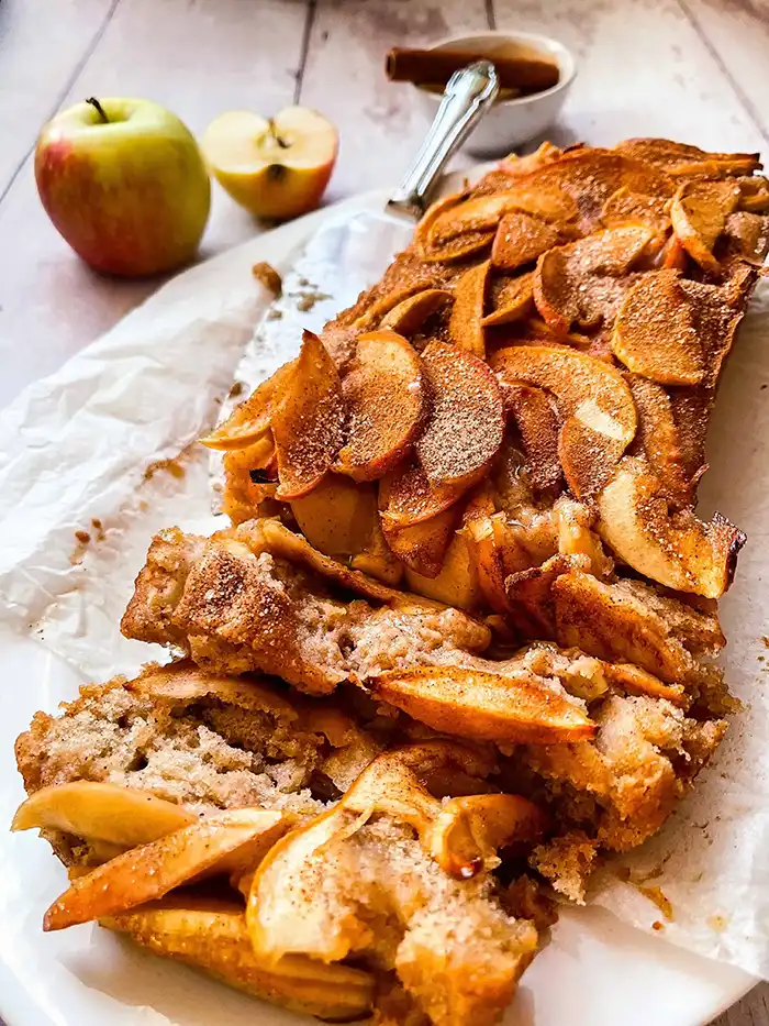 Easy-Autumnal-Apple-Loaf-Cake.jpg