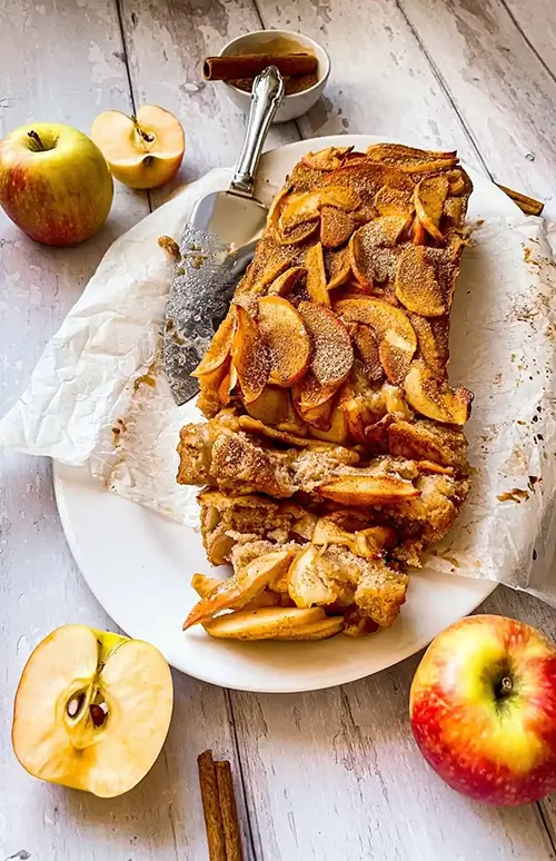 Easy-Autumnal-Apple-Loaf-Cake.jpg