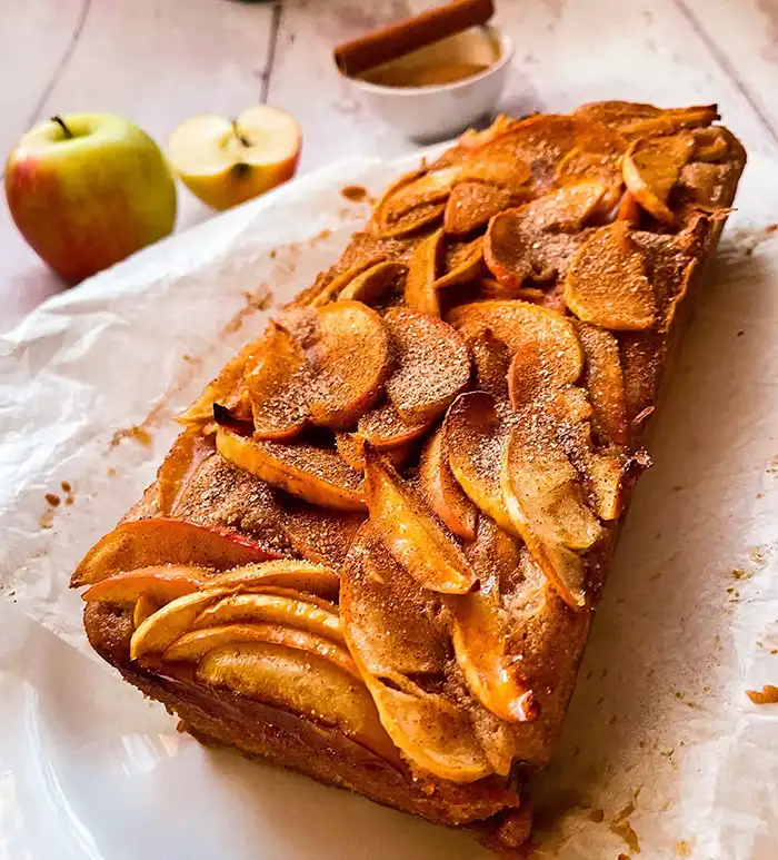 Easy-Autumnal-Apple-Loaf-Cake.jpg